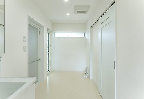 white × round window