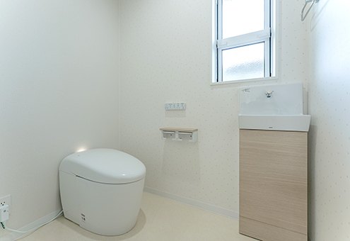 white × round window